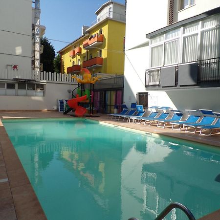 Hotel 2000 里米尼 外观 照片