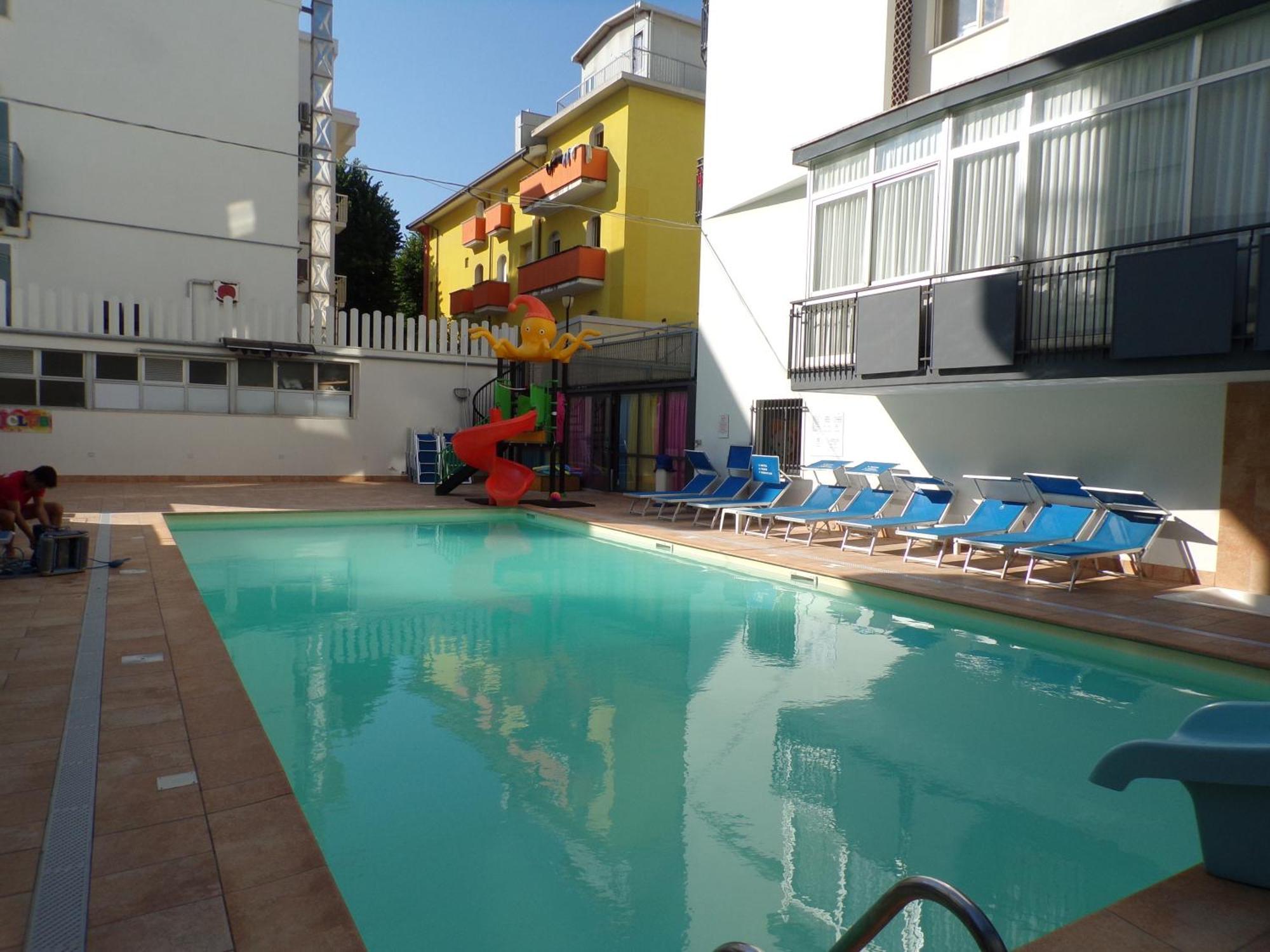 Hotel 2000 里米尼 外观 照片