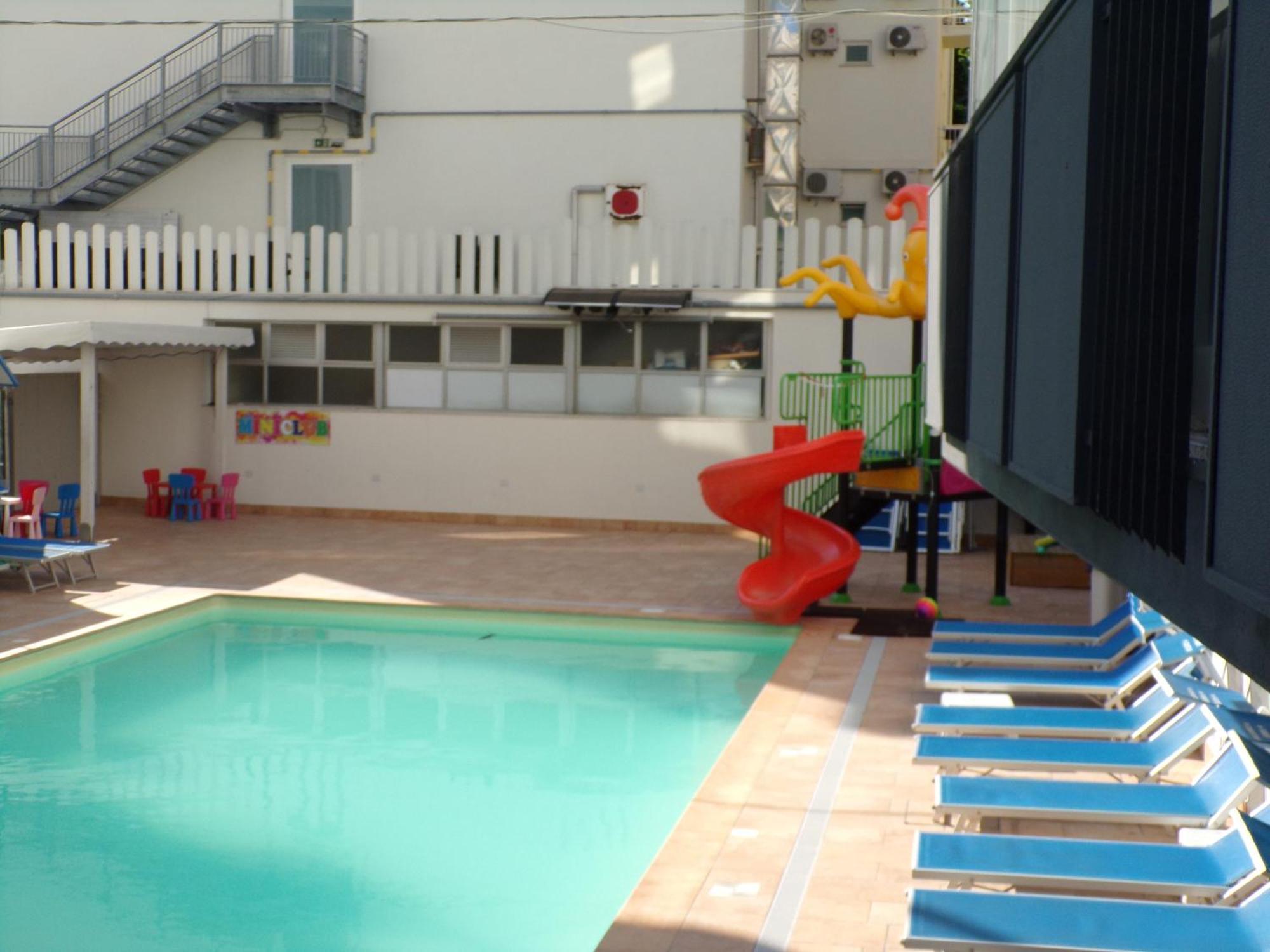 Hotel 2000 里米尼 外观 照片
