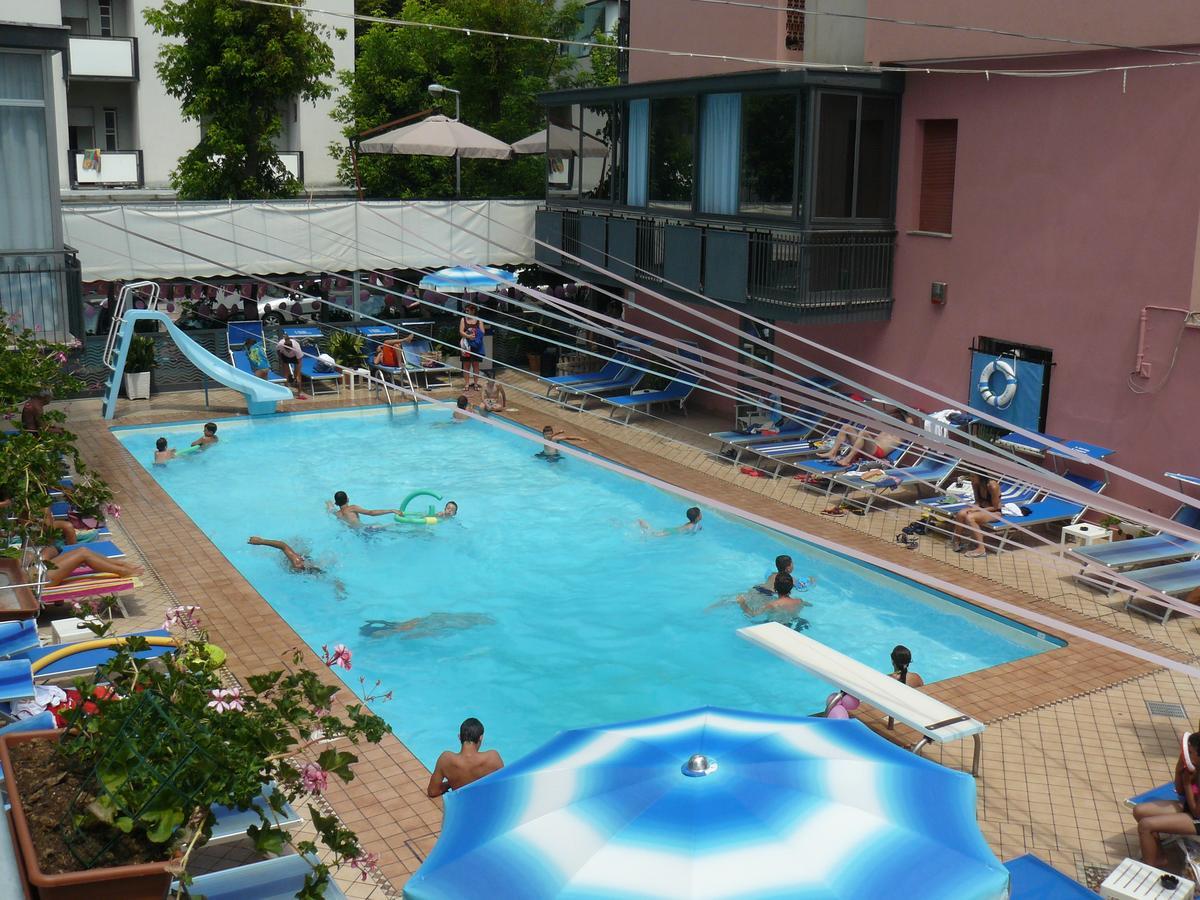 Hotel 2000 里米尼 外观 照片
