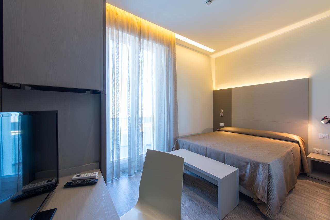 Hotel 2000 里米尼 外观 照片